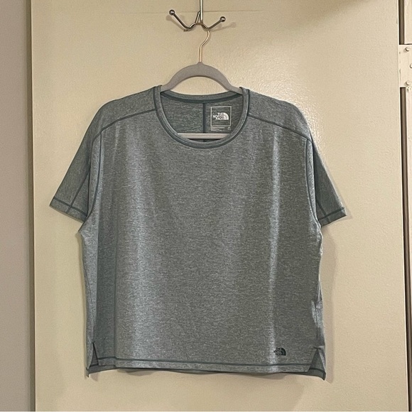 THE NORTH FACE EA Dawndream Relaxed Short Sleeve in Goblin Blue Heather - Picture 2 of 8
